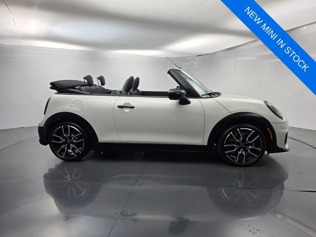 New 2026 White MINI Iconic image 3