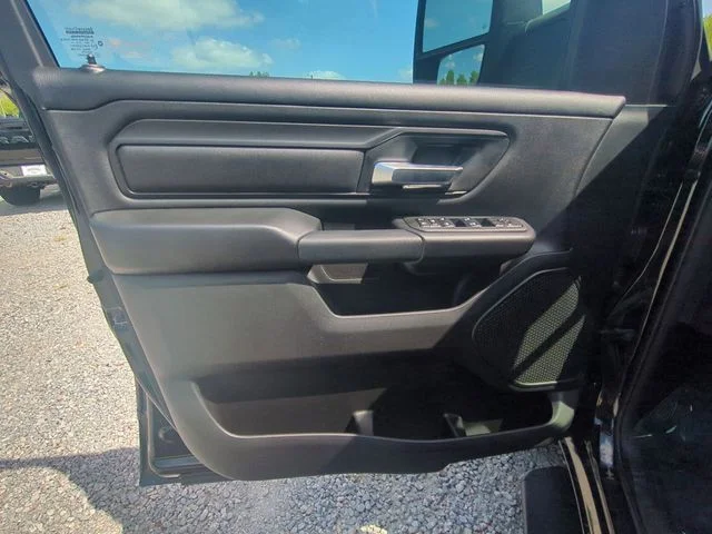 New 2026 Diamond Black Crystal Pearl-Coat Exterior Paint RAM Warlock image 23