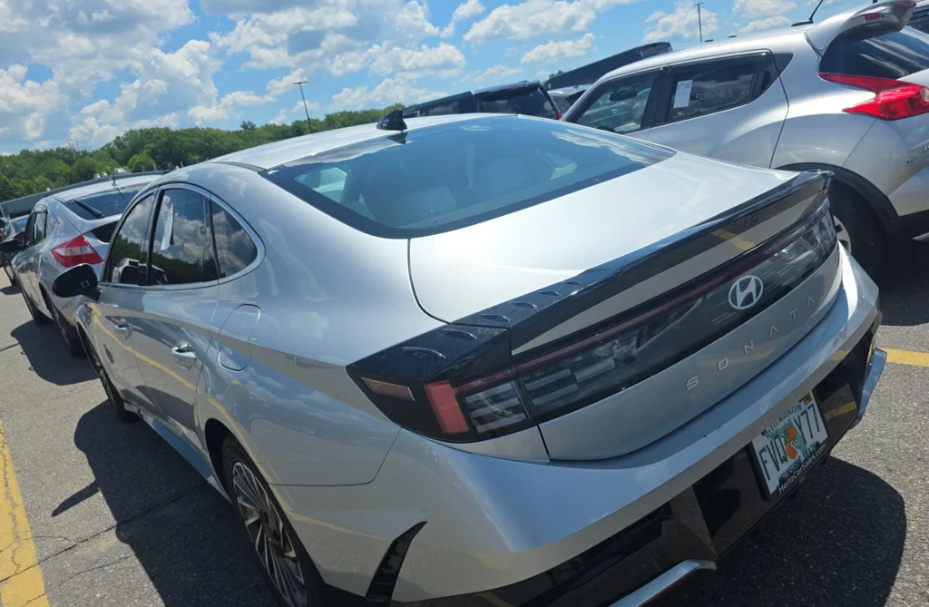 Used 2025 Silver Hyundai SEL image 4