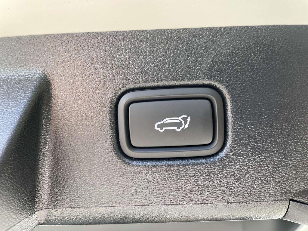 New 2025 White Hyundai SEL AWD image 12