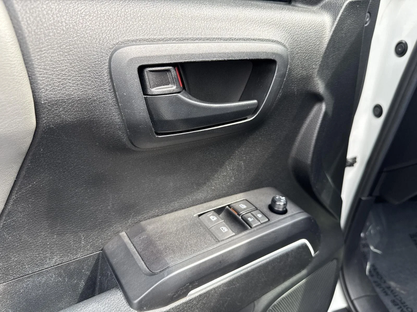 Certified Used 2022 White Toyota SR image 14