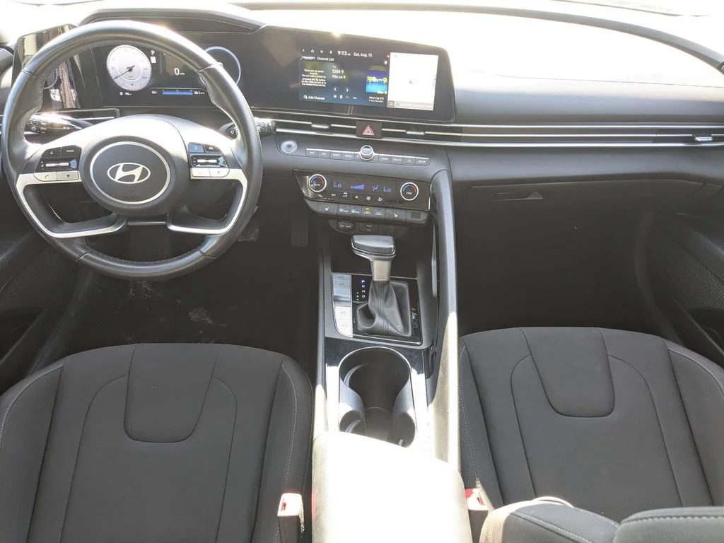 Used 2025 Black Hyundai SEL Convenience image 14