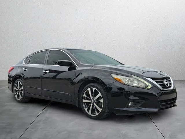 Used 2016 Black Nissan 2.5 SR image 6