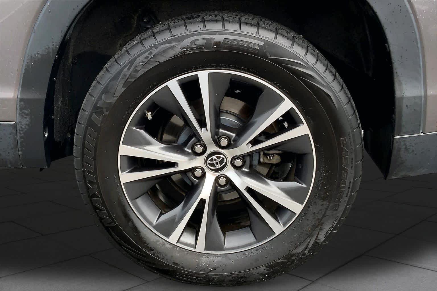 Used 2019 Predawn Gray Mica Toyota LE image 11
