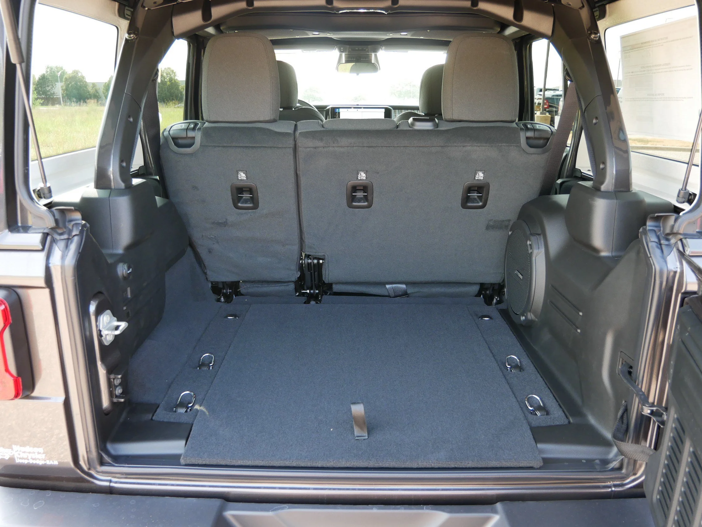 New 2026 Granite Crystal Metallic Clear-Coat Exterior Paint Jeep 85th Anniversary image 6