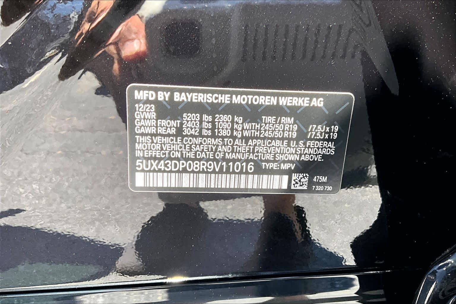 Used 2024 Black Sapphire Metallic BMW sDrive30i image 32