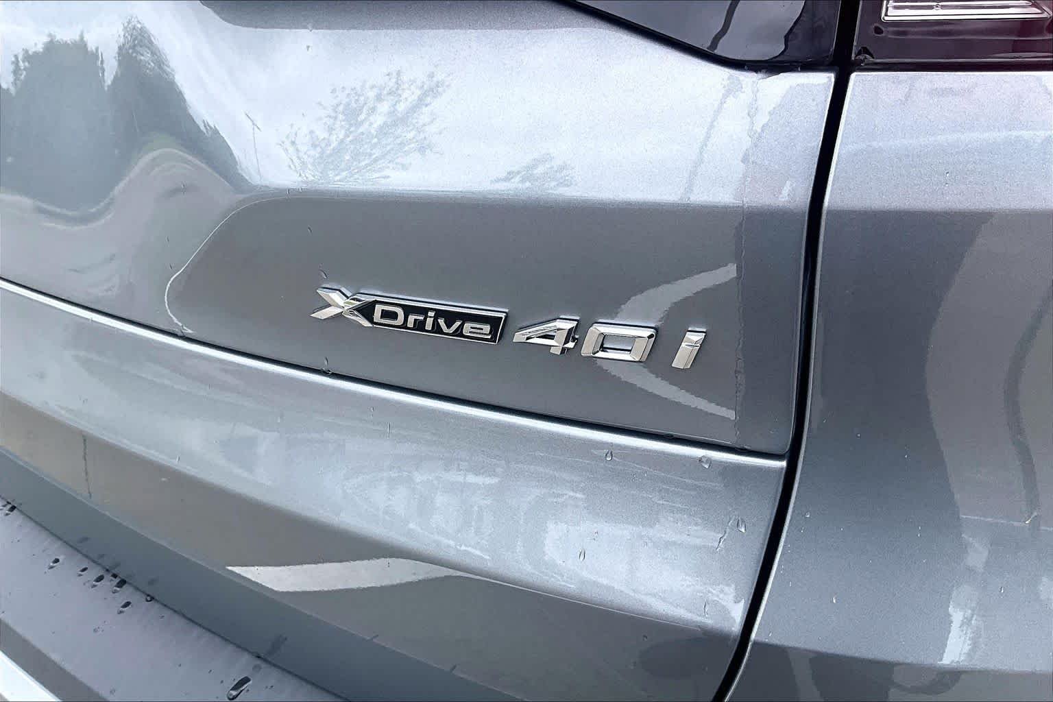 Used 2026 Skyscraper Grey Metallic BMW xDrive40i image 9