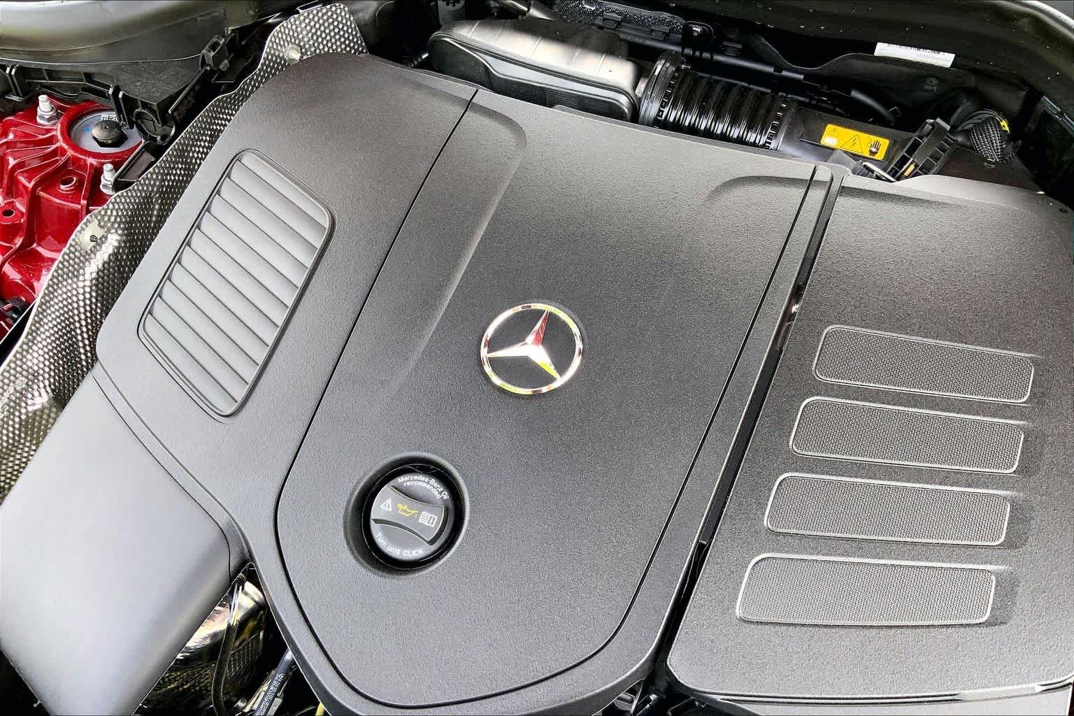 New 2026 MANUFAKTUR Patagonia Red Metallic Mercedes-Benz GLC 300 image 27