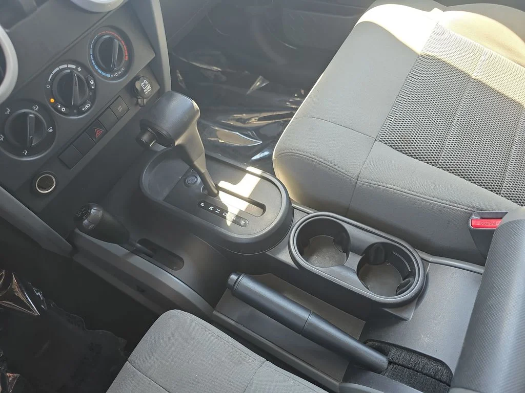 Used 2008 Green Jeep Sahara image 17