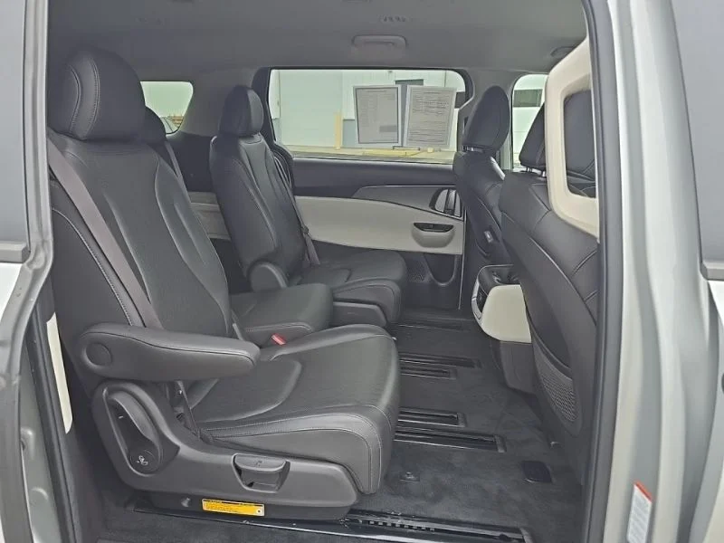 Used 2022 Silver Kia LXS image 29