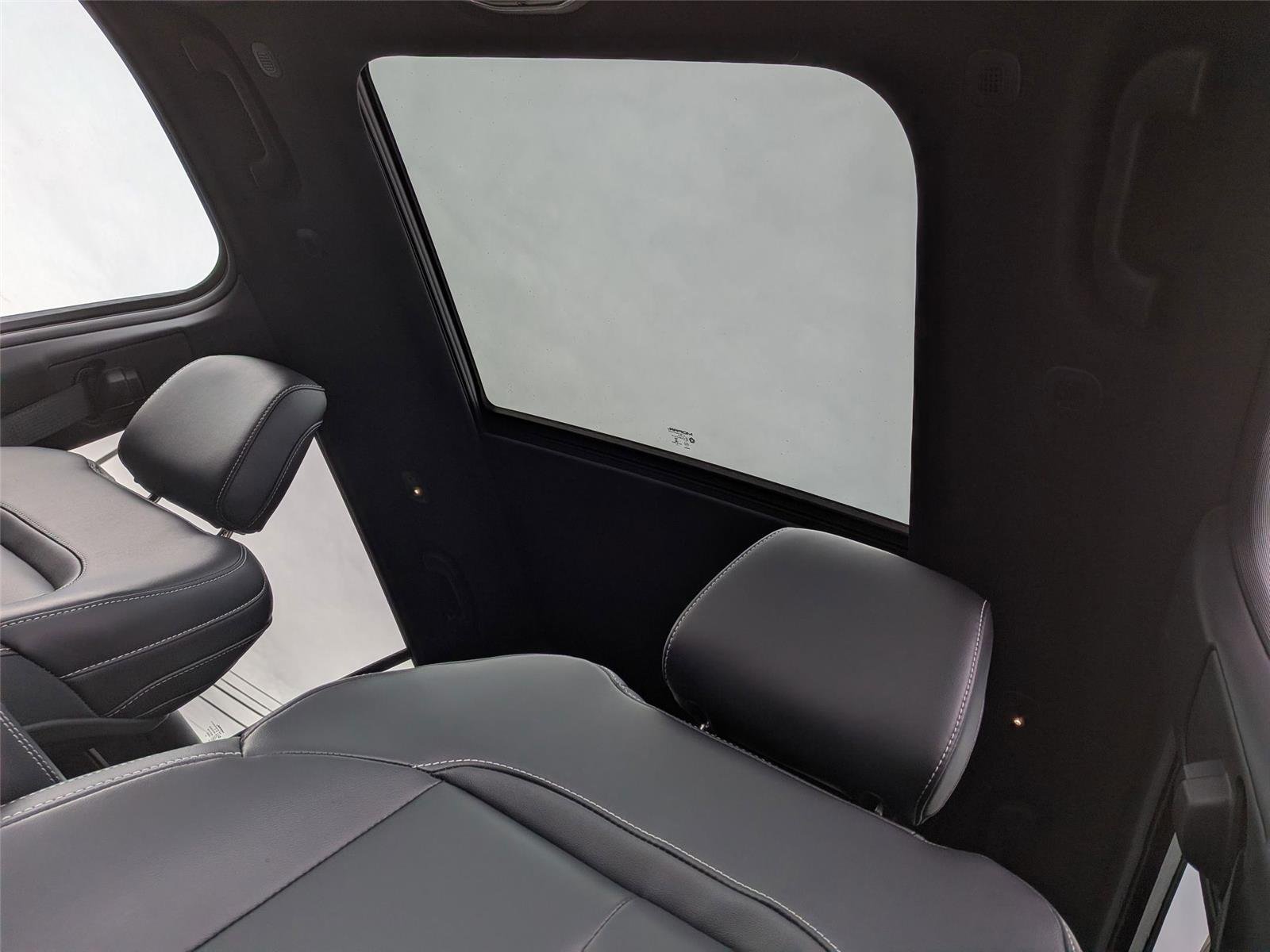 New 2025 Velvet Red Pearl-Coat Exterior Paint Jeep Limited image 25