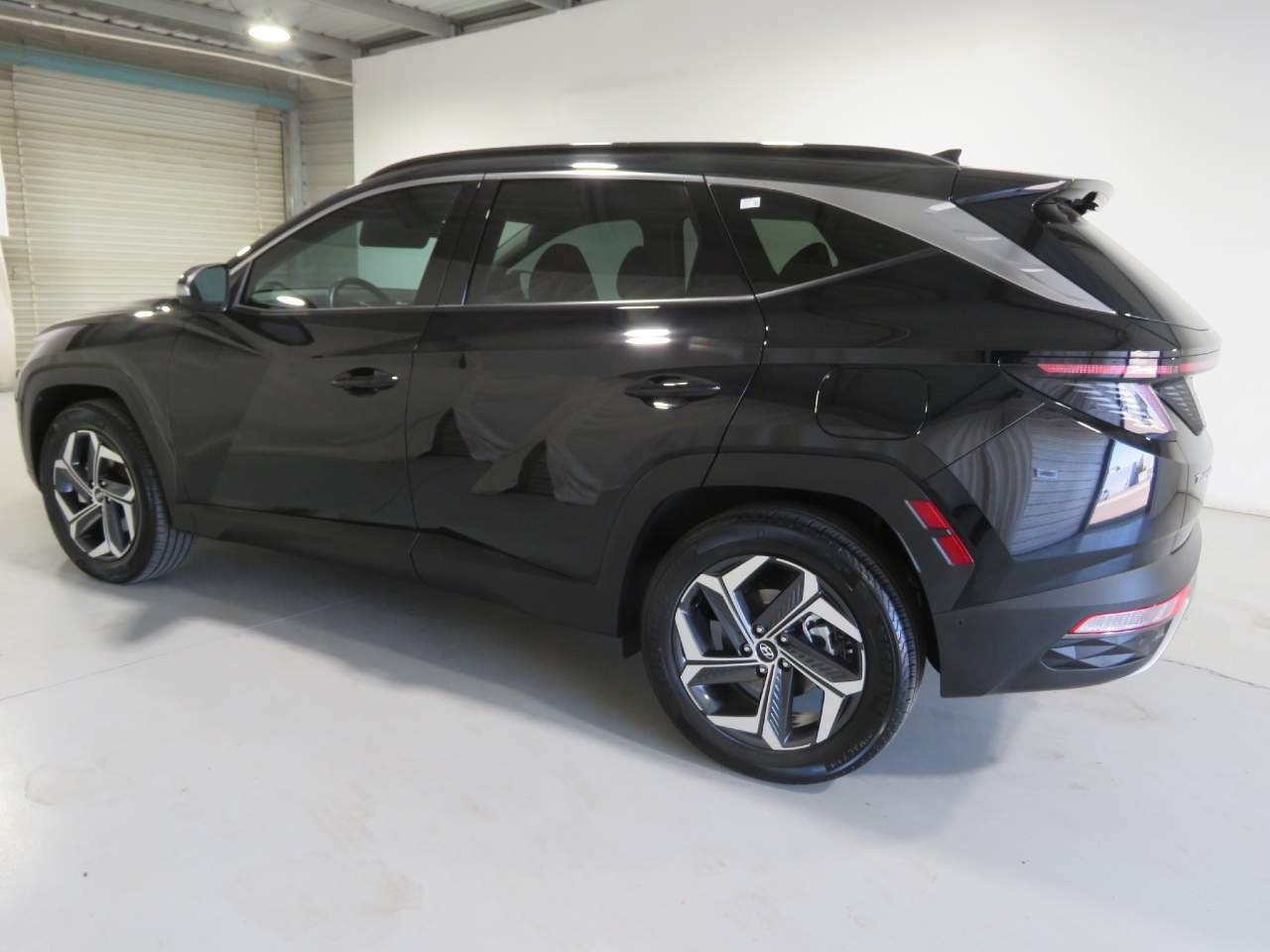 Certified Used 2024 Phantom Black Pearl Hyundai Limited image 8