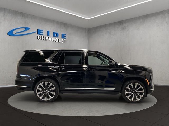 Used 2025  Cadillac Premium Luxury image 5