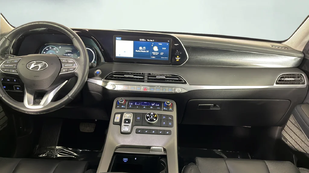 Used 2021 Black Hyundai Limited image 23