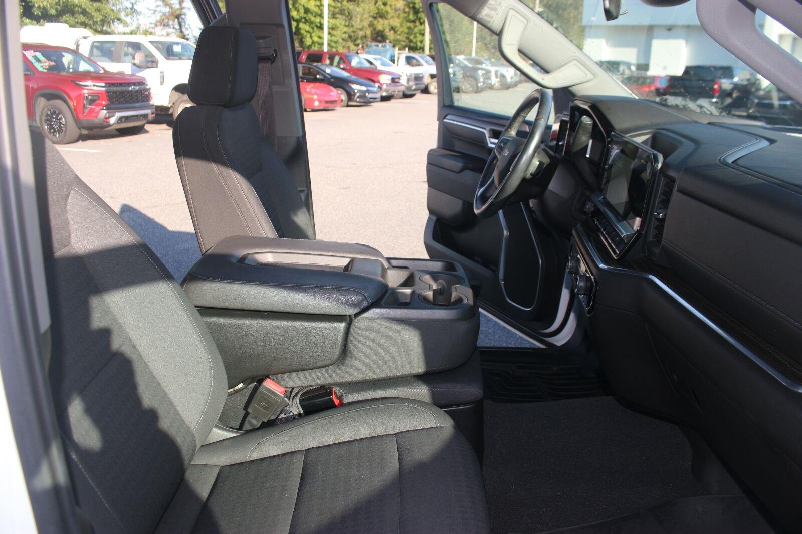 Used 2022 SUMMIT WHITE Chevrolet LT image 34