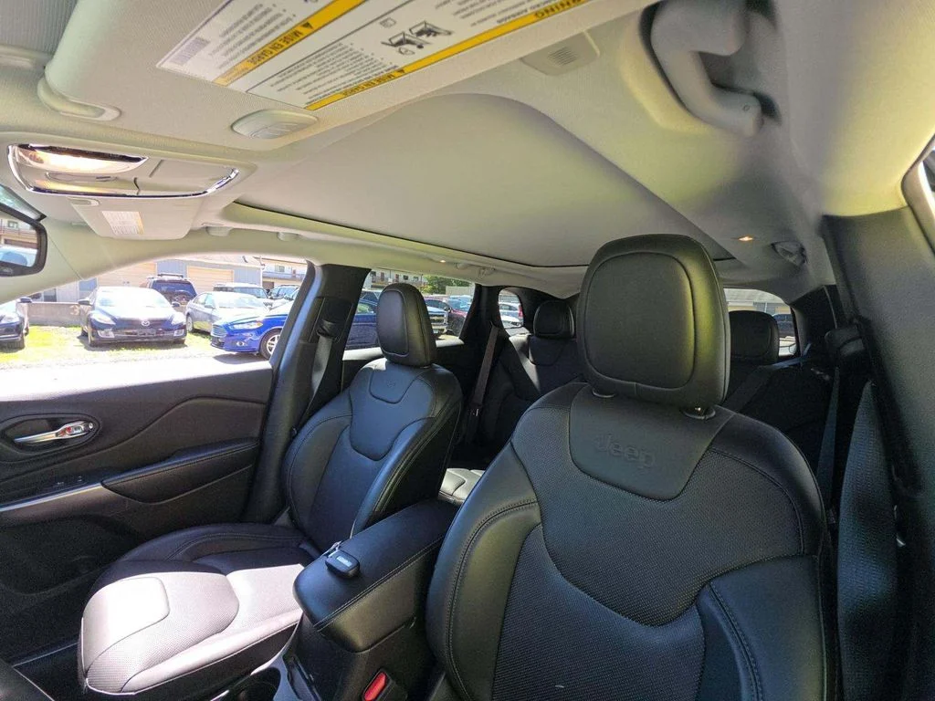 Used 2019 White Jeep Limited image 5