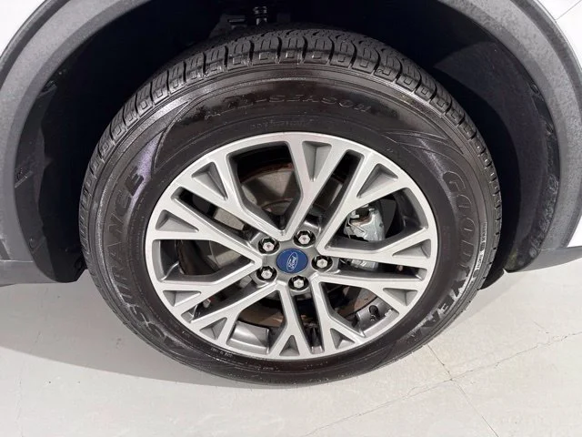 Used 2022 White Ford SEL image 15