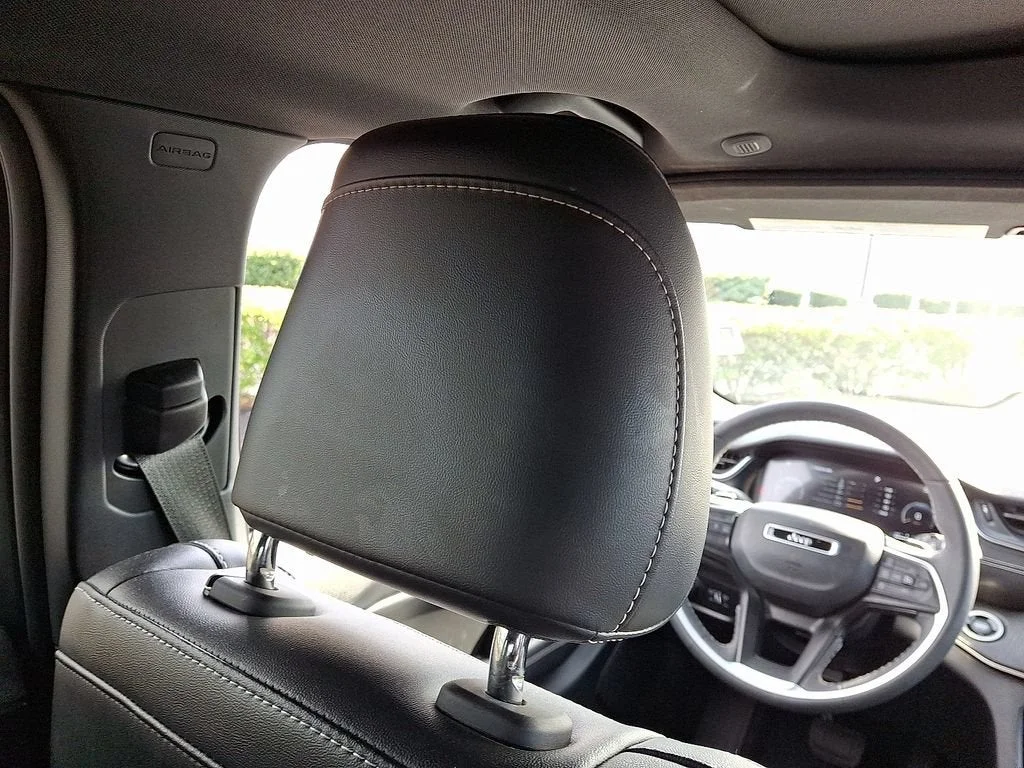 Used 2023 White Jeep Altitude 4x4 image 47
