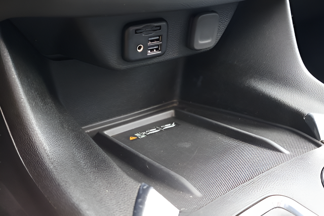 Used 2023 White Chevrolet Premier image 28