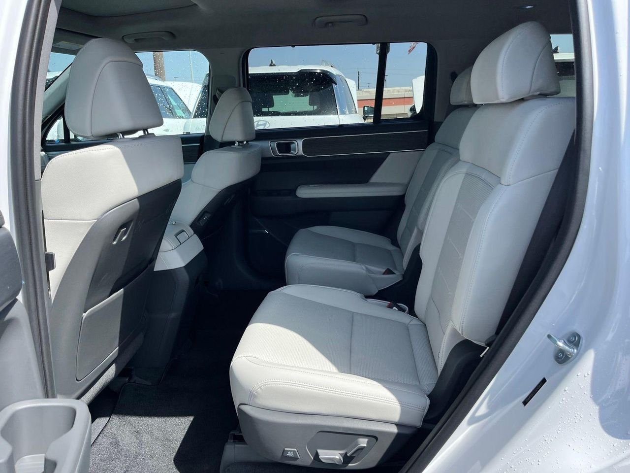 New 2027 White Hyundai Limited FWD image 19