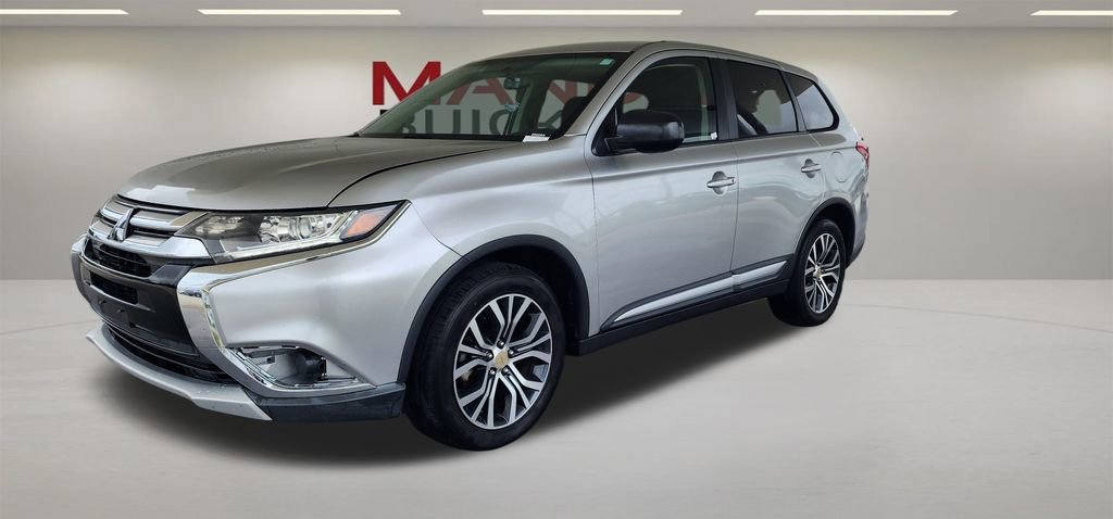 2018 Mitsubishi Outlander ES FWD's photo