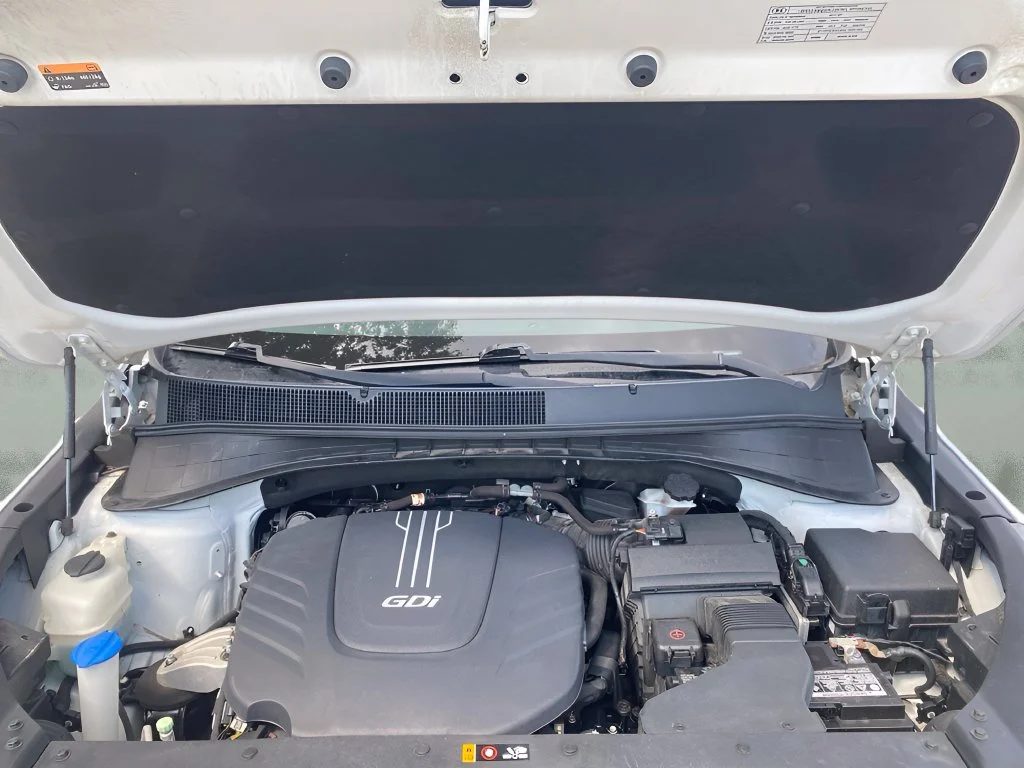 Used 2017 White Kia LX image 31