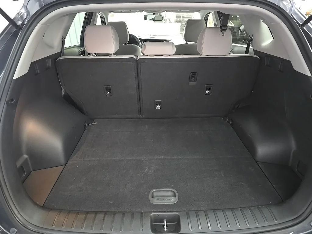 Used 2018 Gray Hyundai SE image 11