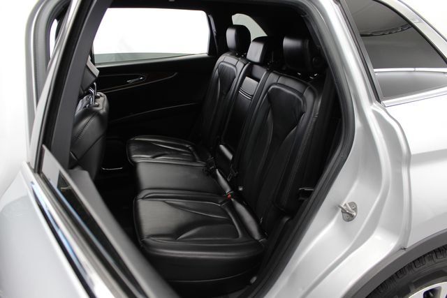 Used 2018 Ingot Silver Lincoln Select image 21