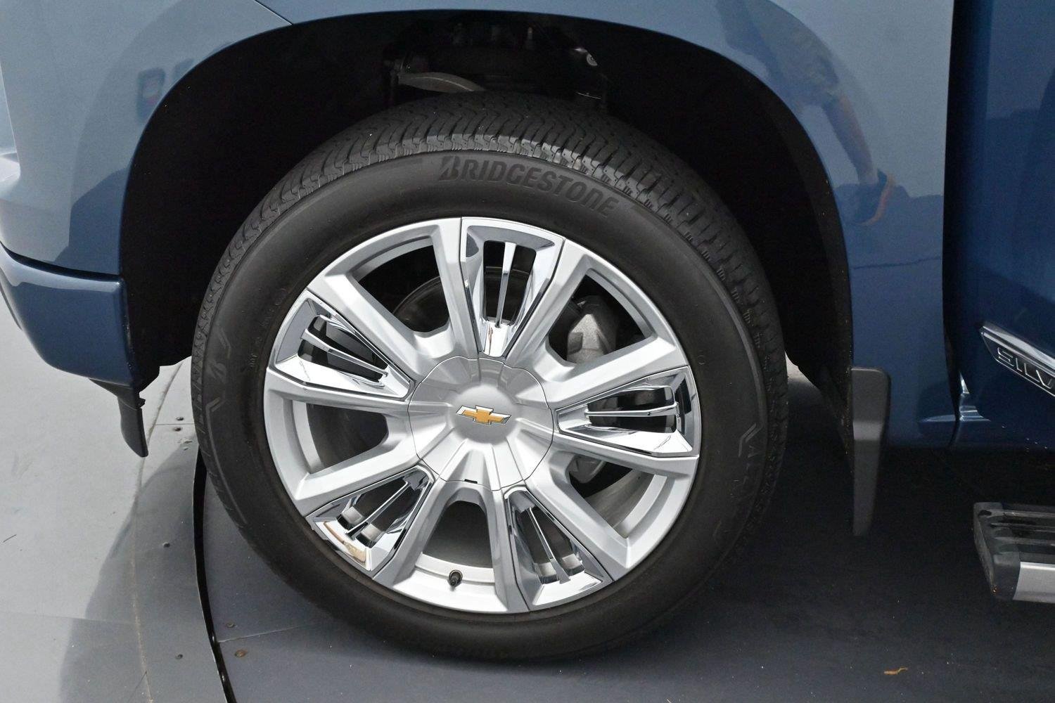 Used 2024 Lakeshore Blue Metallic Chevrolet High Country image 38
