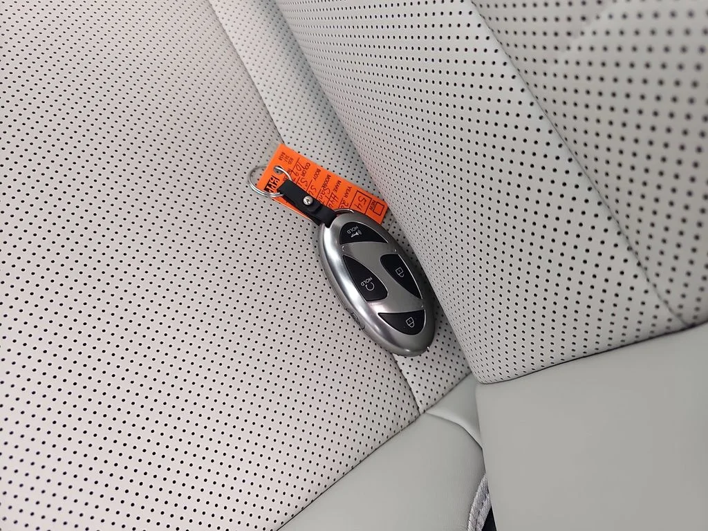 Used 2025 Silver Hyundai SEL image 34