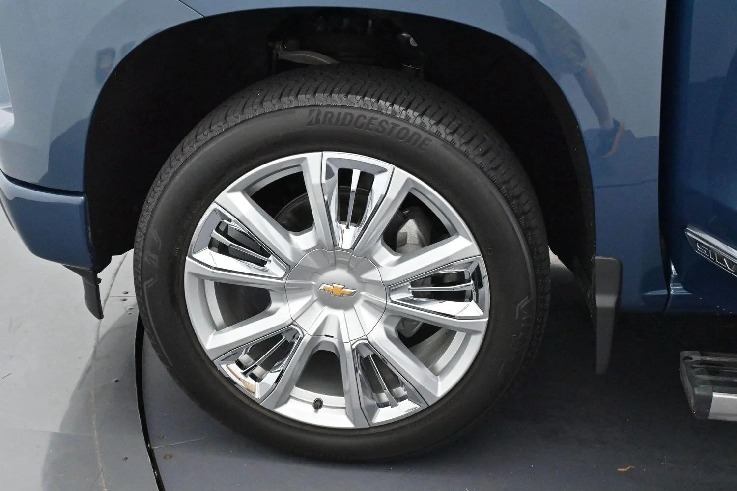 Used 2024 Lakeshore Blue Metallic Chevrolet High Country image 38