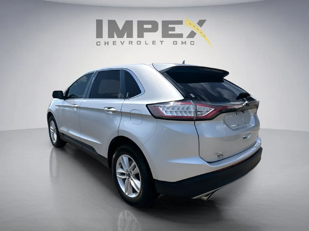 Used 2018  Ford SEL image 3