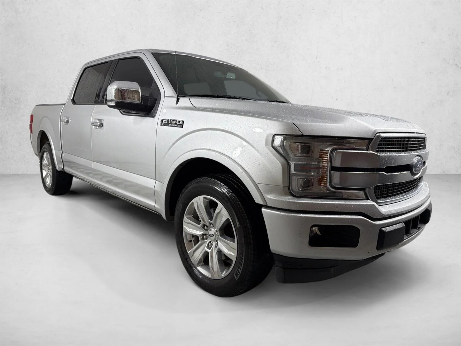 Used 2019 White Ford Platinum image 1