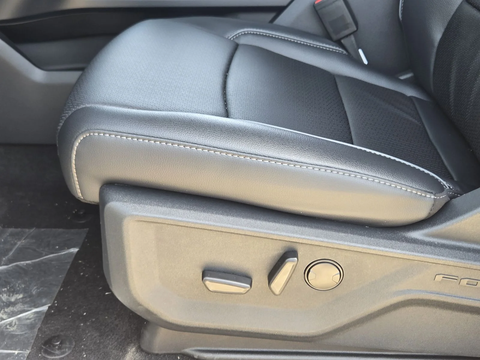 New 2026 Agate Black Metallic Ford Lariat® image 16