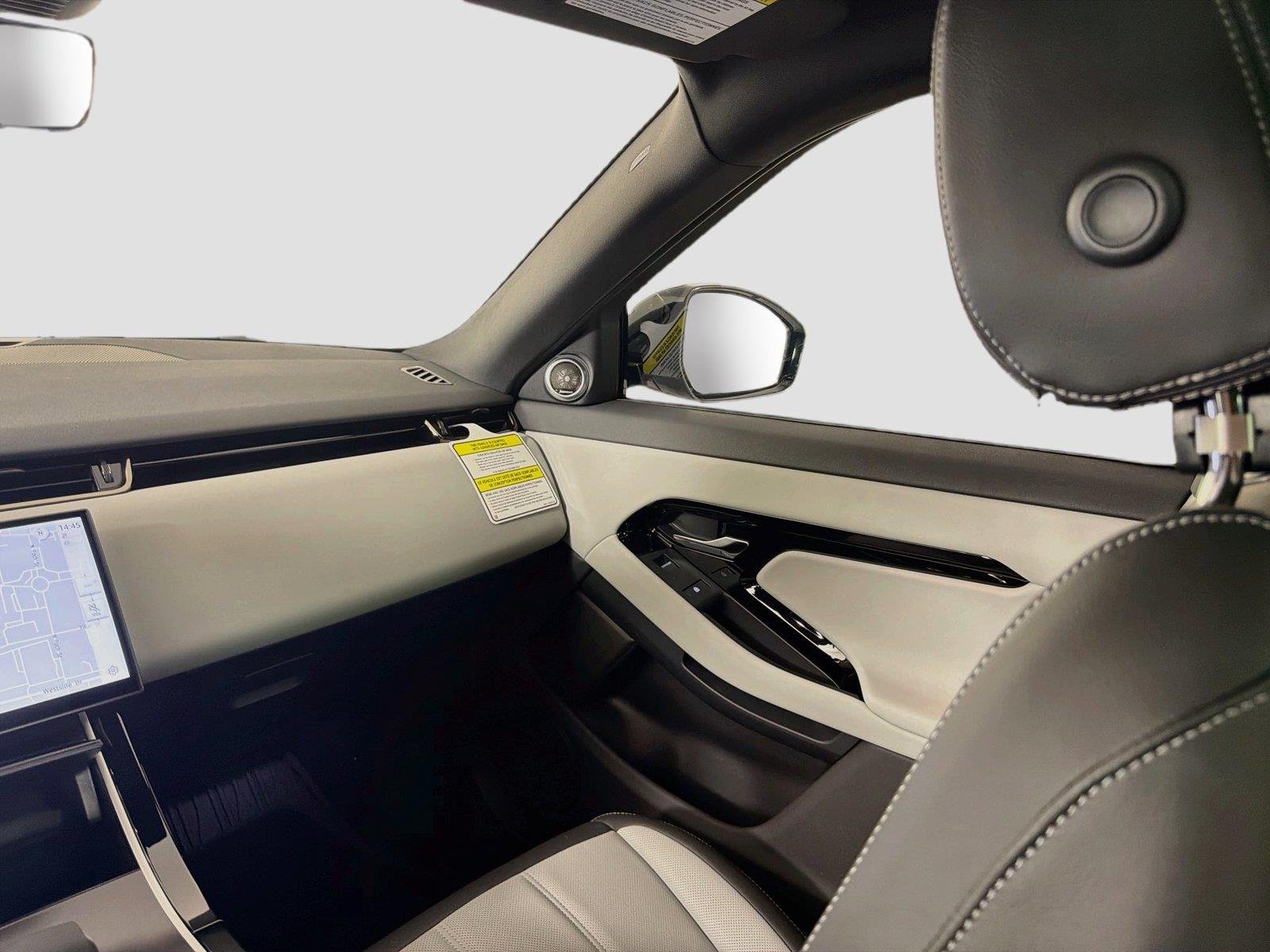 New 2026 Fuji White Land Rover Hoxton Edition image 23