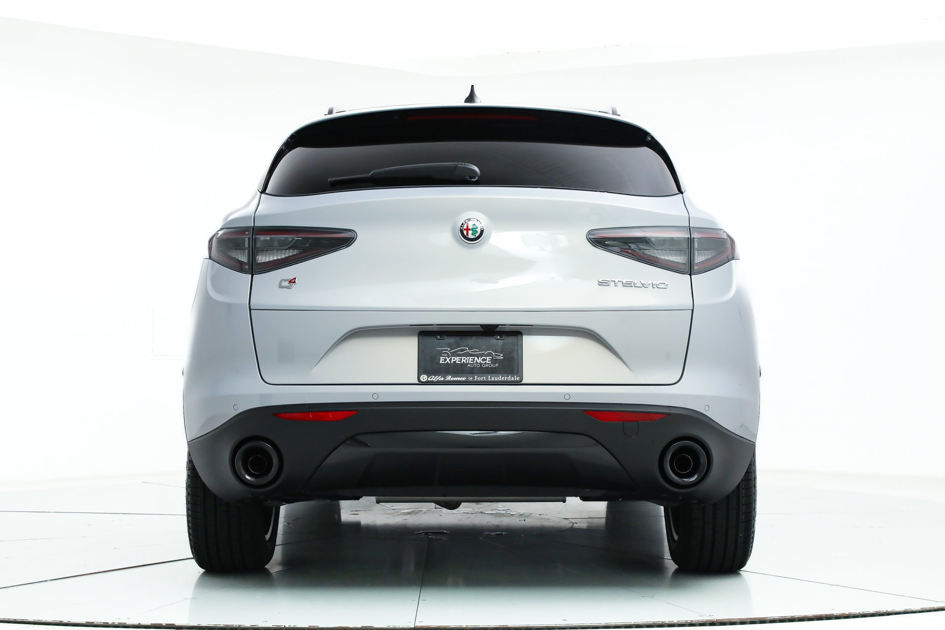 New 2025 Moonlight Gray Metallic Exterior Paint Alfa Romeo  image 4