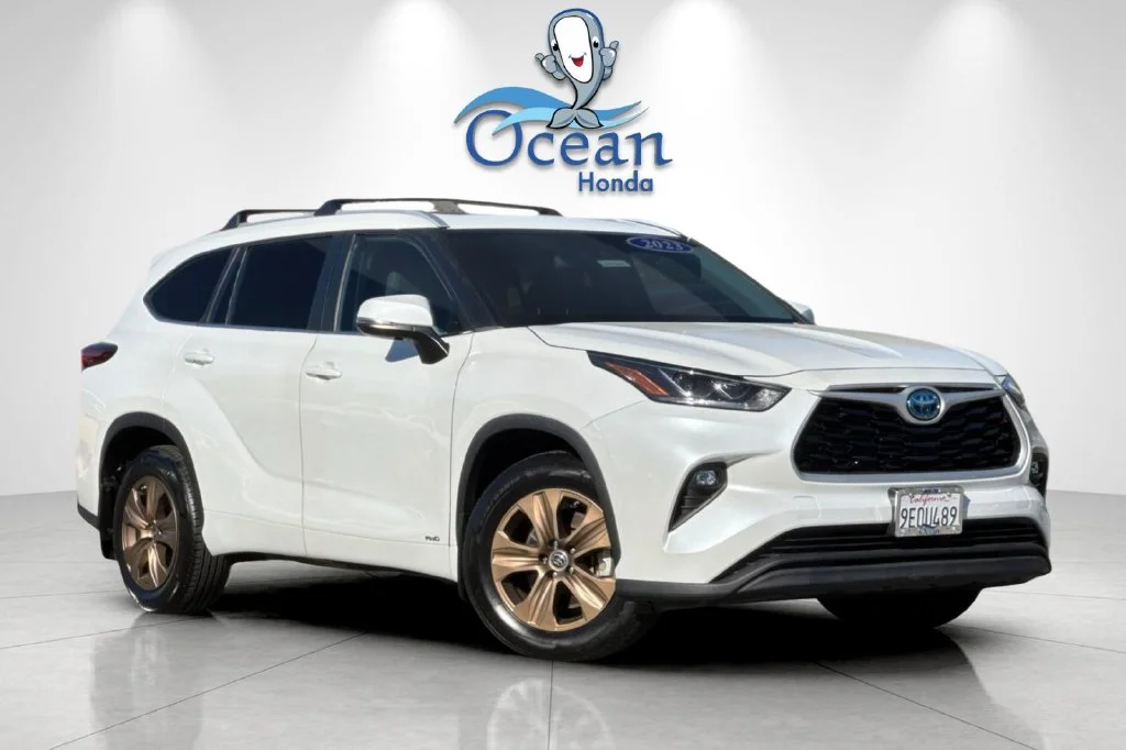 Used 2023 Wind Chill Pearl Toyota Bronze Edition image 2
