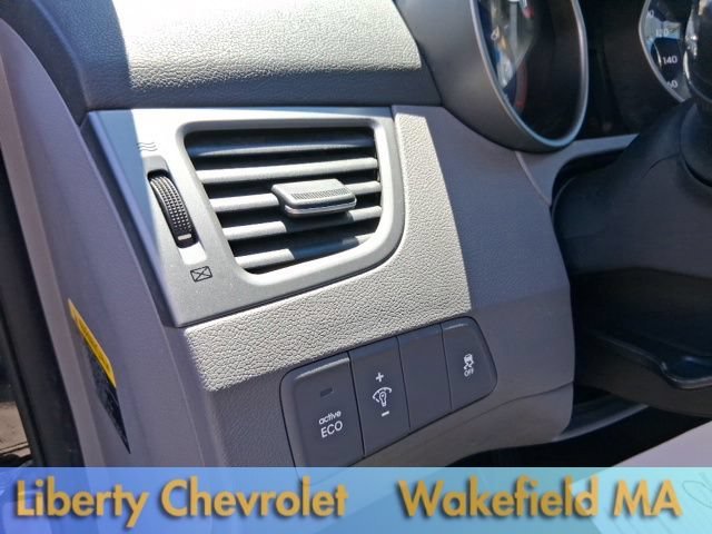Used 2016  Hyundai SE image 28