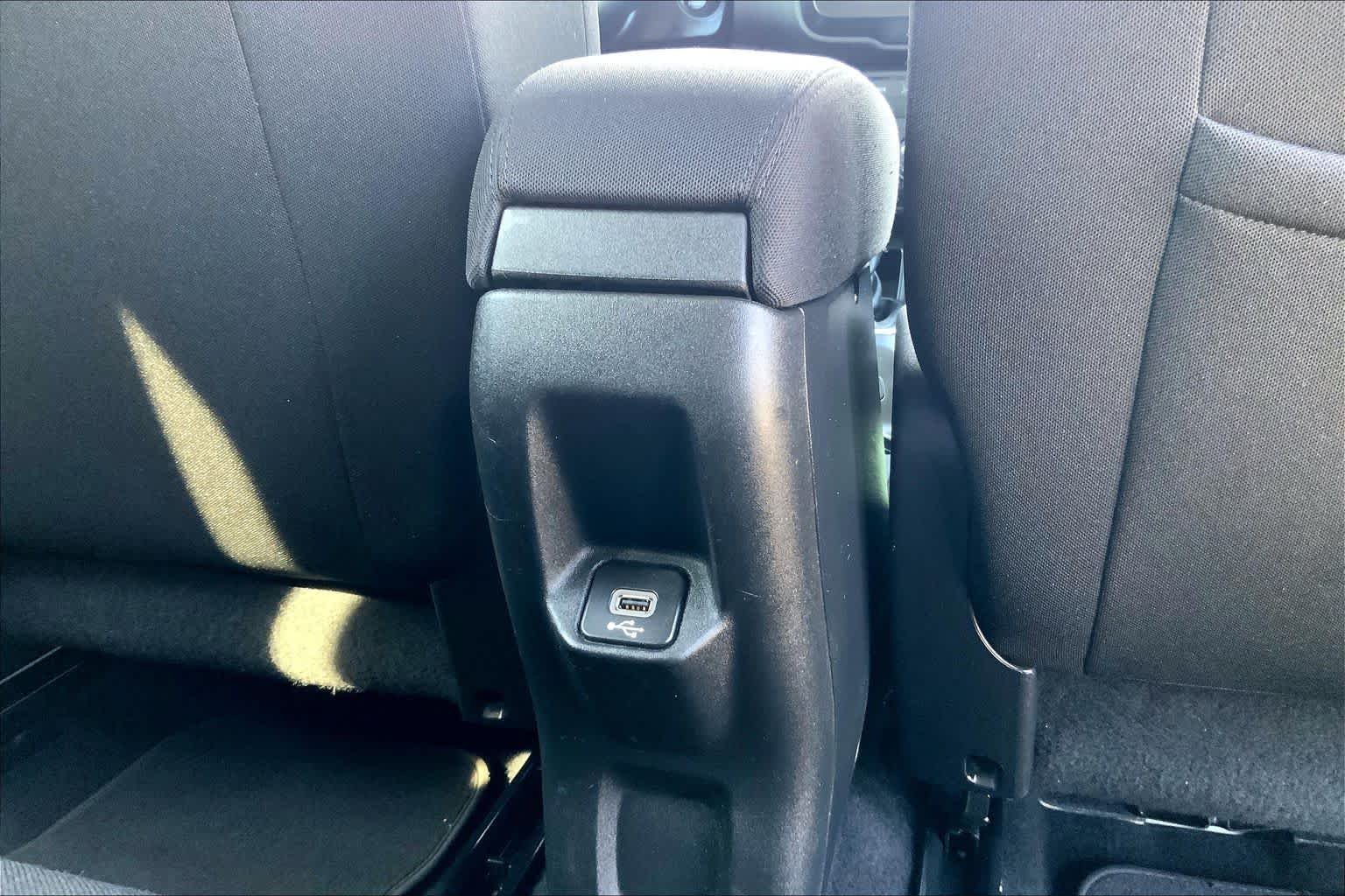 Used 2018 Granite Crystal Clearcoat Metallic Jeep Latitude image 36