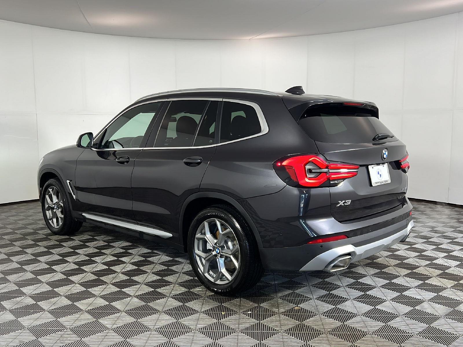 Used 2023 Dark Graphite Metallic BMW xDrive30i image 9