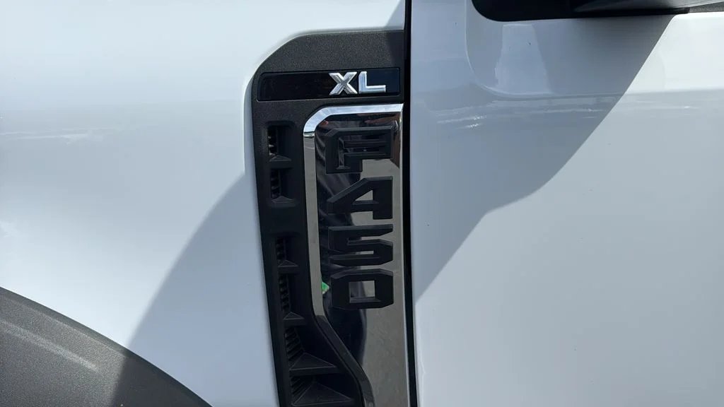 New 2024 Oxford White Ford F-450® XL image 5