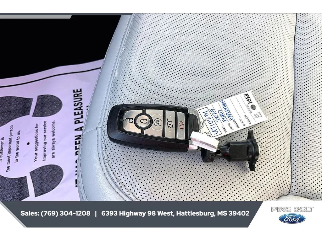 Used 2025 Agate Black Metallic Ford Platinum image 9