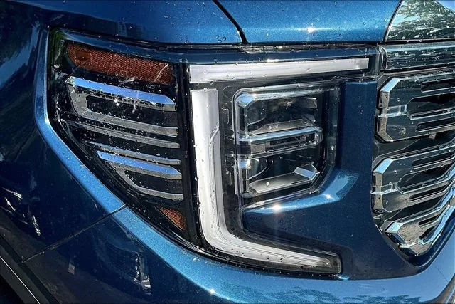 Used 2023 PACIFIC BLUE METALLIC GMC Denali image 29