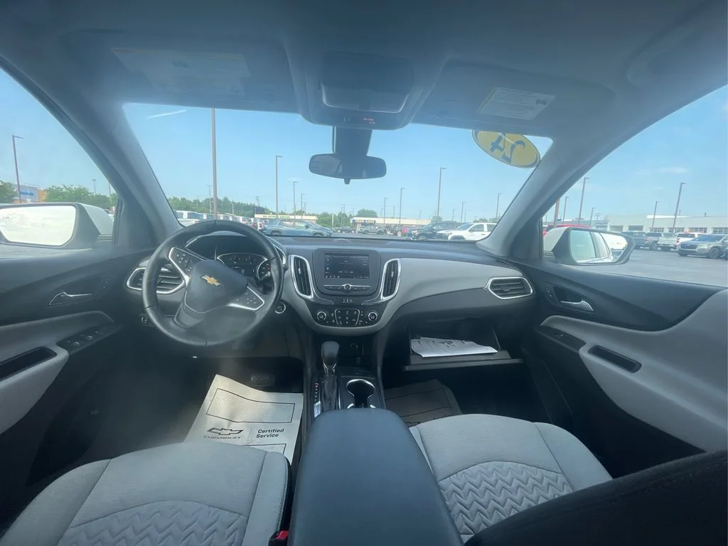 Used 2024 Summit White Chevrolet LT image 25