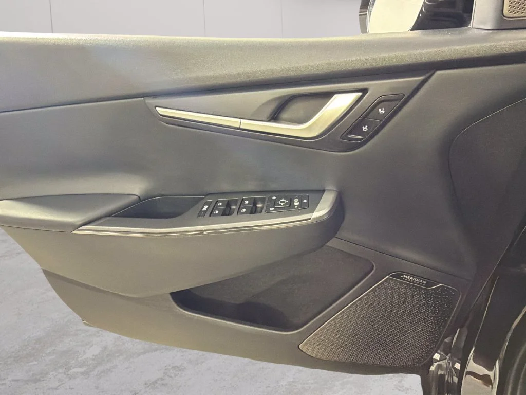 Used 2024 Black Kia Wind image 26