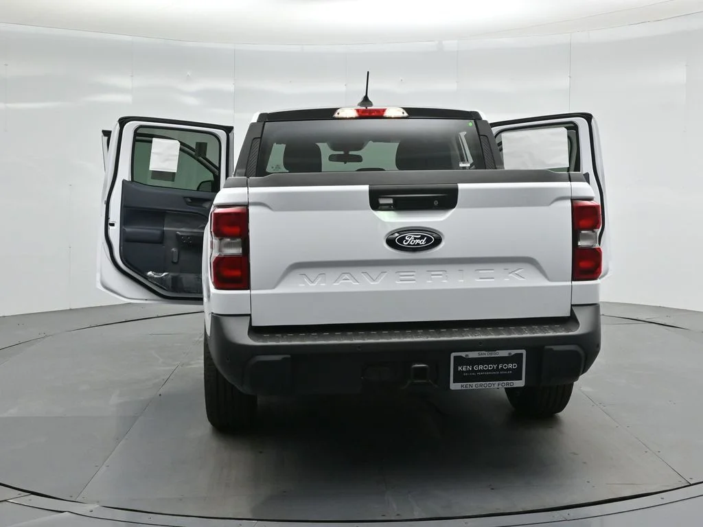 New 2026 Oxford White Ford Lariat image 33