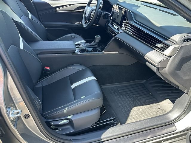 Certified Used 2025  Toyota SE image 11