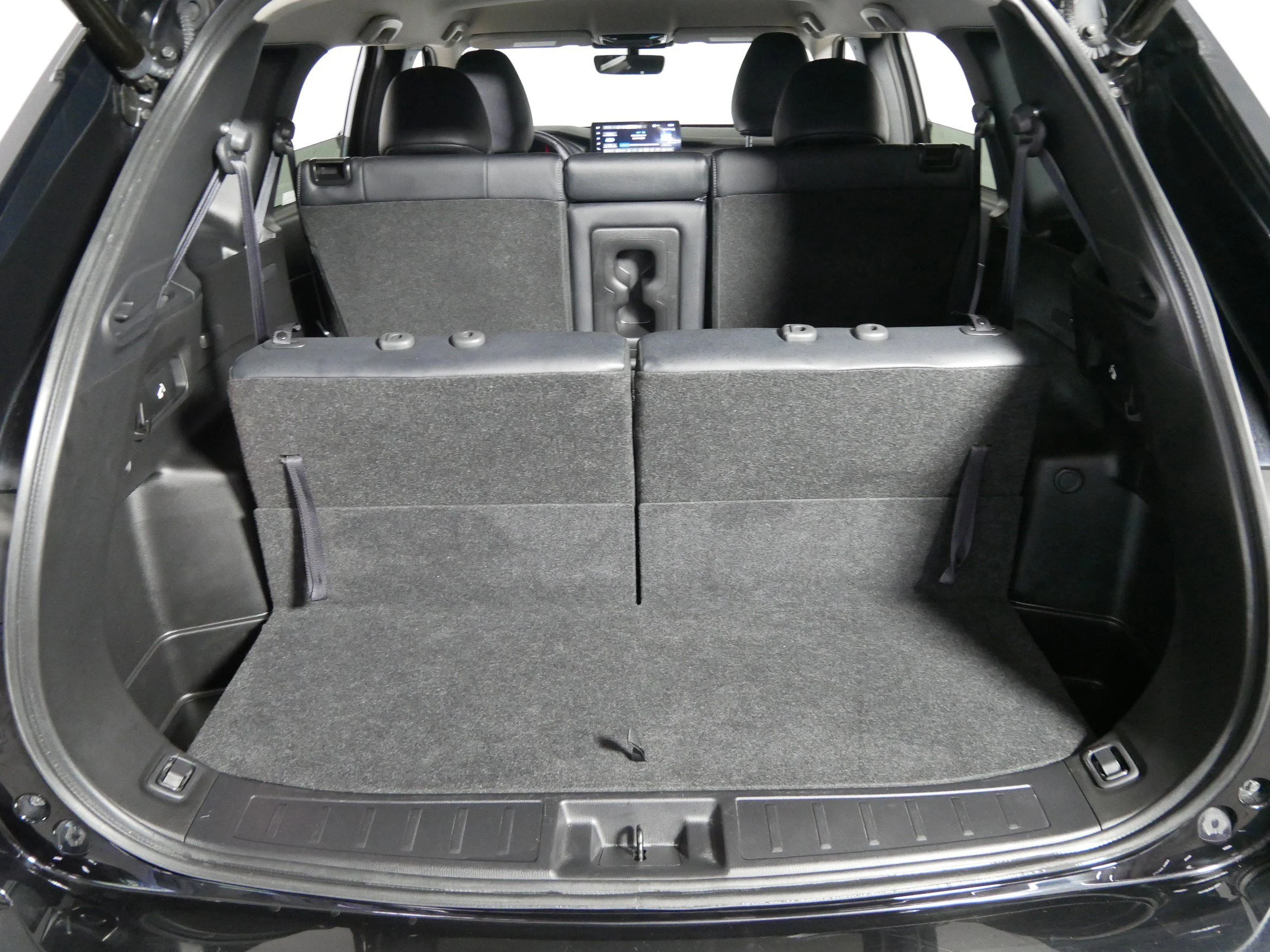 Used 2025 Labrador Black Pearl Mitsubishi SE image 18