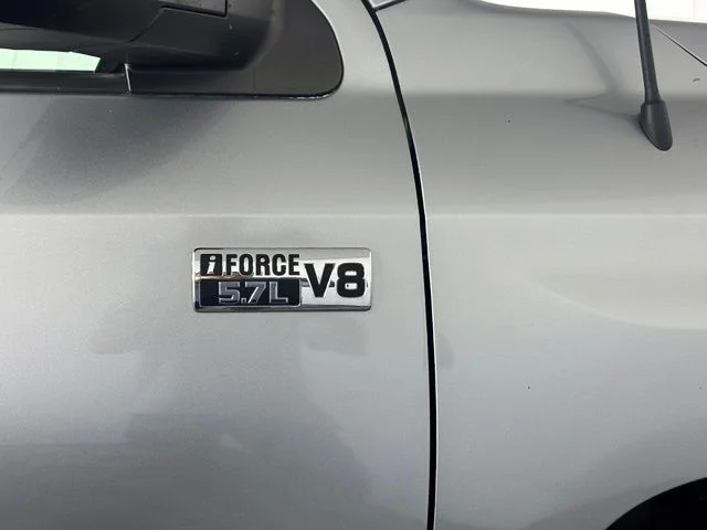 Used 2015 Silver Toyota SR5 image 38