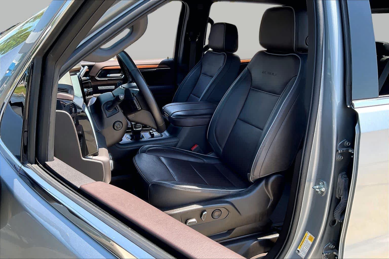 Used 2023 Sterling Metallic GMC Denali image 8